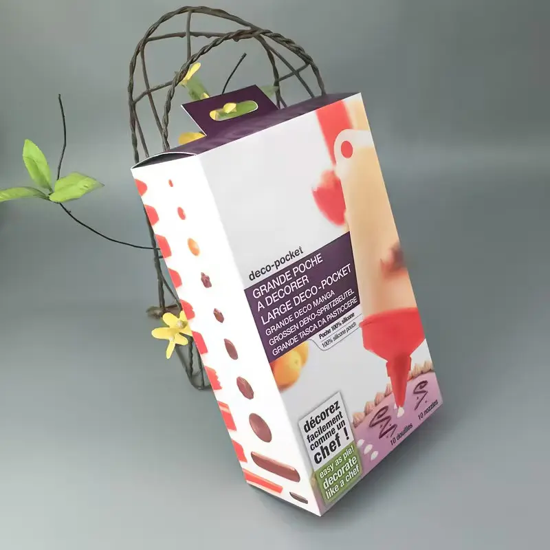 Tuck end box with hanging