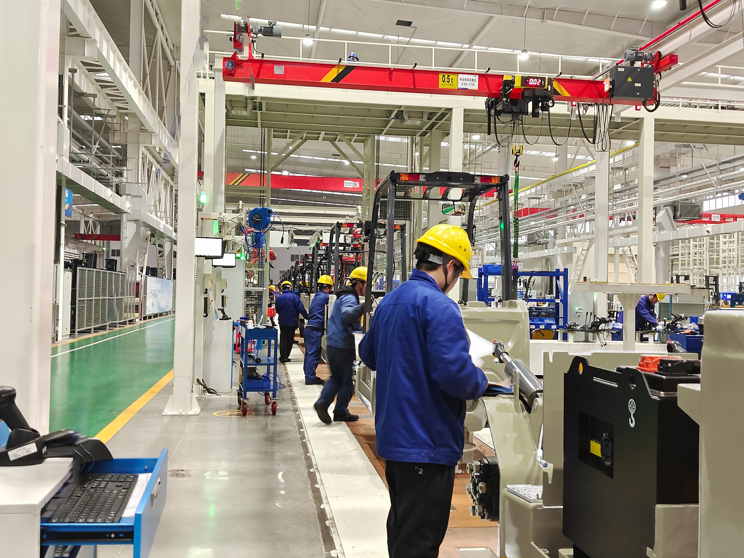 Automotive warehouse and factory material handling solution by Akuros