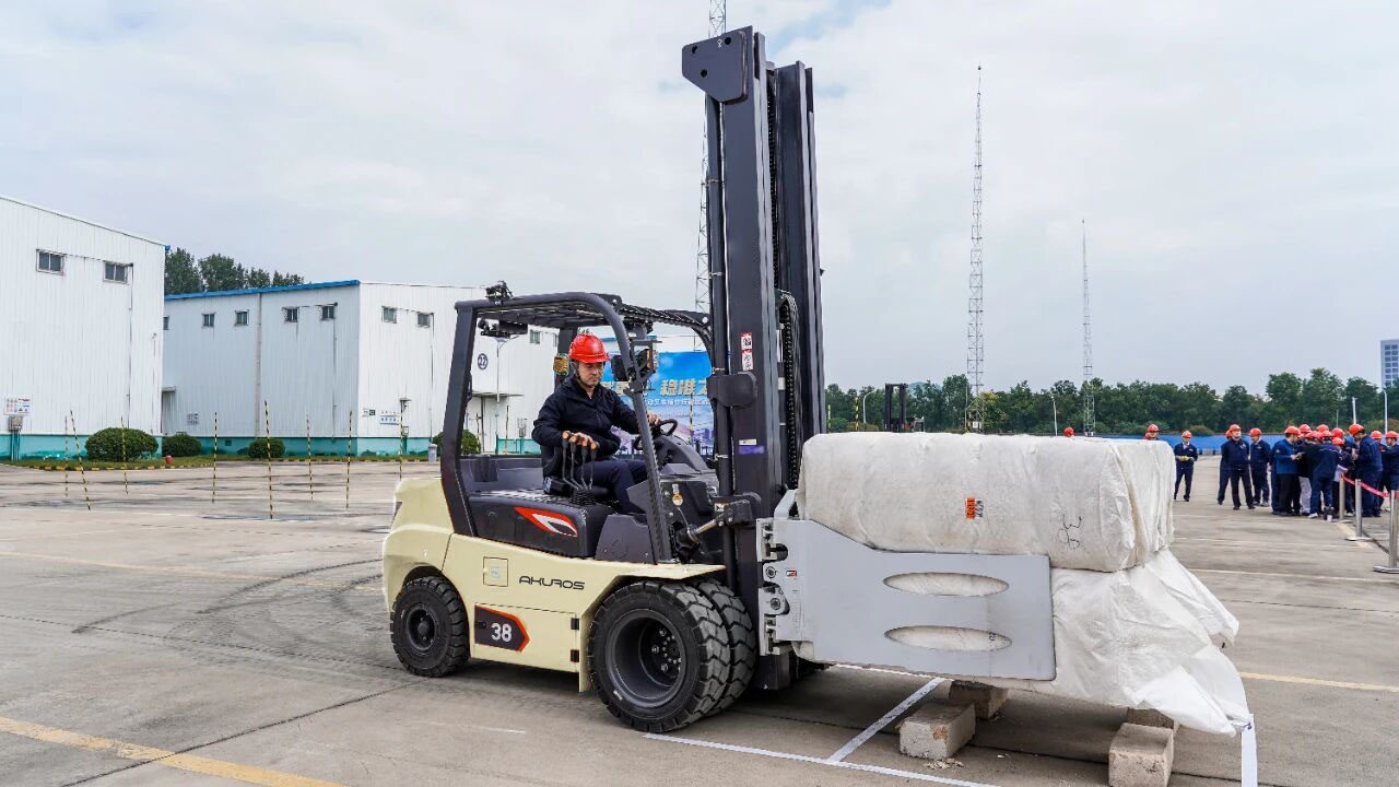 Peacock Series Electric Counterbalanced Forklift