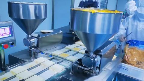 Spreaders for spreading butter, mayonnaise or mustard