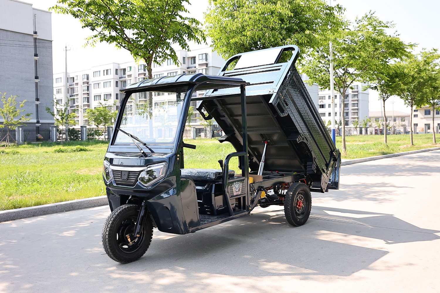 Auto-unloading electric cargo carrier tricycle HPZ20