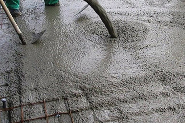 What are the types of additives in concrete?