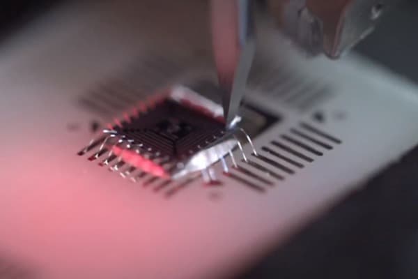 Adsa profonda fil-bond tal-wajer, it-taħbit tal-qalb ta 'kull apparat elettroniku