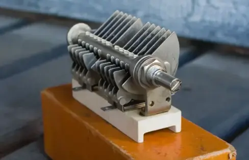 Den Ultimate Guide fir de Variable Capacitor: Mastering Capacitor Tuning an Design