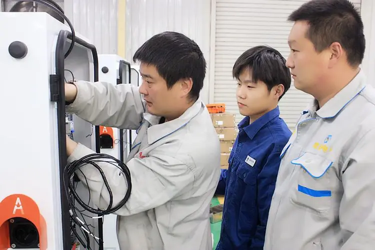 Shandong Dingsheng Electric: 2,56 MW свръхзарядна купчина се появява, ново енергийно презареждане на тежки камиони навлиза в нова ера