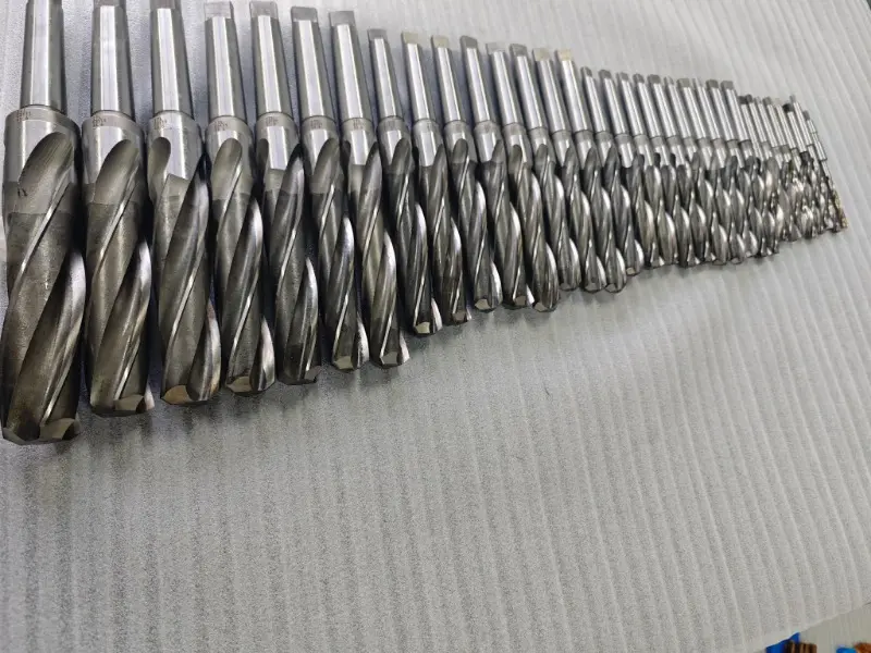 End mill (with indexable inserts)