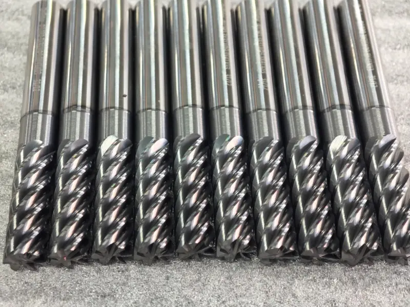 End mill (with indexable inserts)