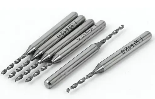 الدليل النهائي لأحجام مثقاب ثنائي الفينيل متعدد الكلور: فهم الحد الأدنى لحجم الحفر ومتطلبات الحفر لكل مصنع لثنائي الفينيل متعدد الكلور الذي يتعامل مع مكونات الثقب