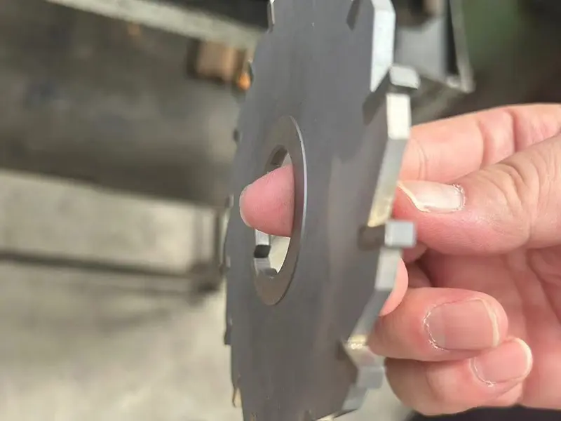 Tripel-agul (3-Suling) tungtung Mill