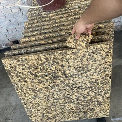 Mặt bàn bếp bằng đá granite màu vàng hoa cúc