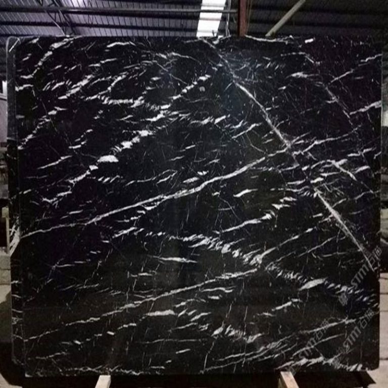 Đá cẩm thạch Nero Marquina