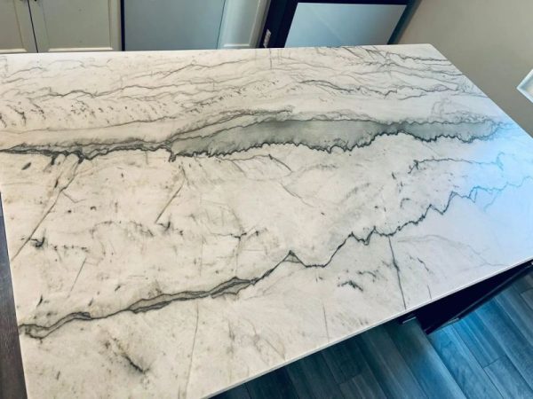 Table en quartzite blanche Infinity