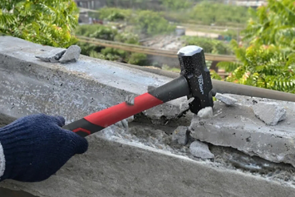 The Ultimate Guide to Choosing the Right Hammer: Sledge Hammers with Fiberglass Handles