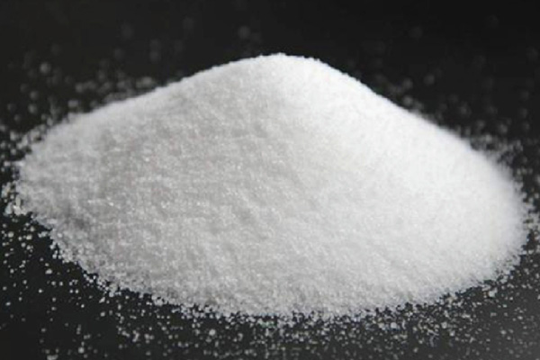 Dihelekî kûr diherike nav fosfata monopotassium - çareseriya phosphate ya potassium ya çareseriya potassium ya soluble