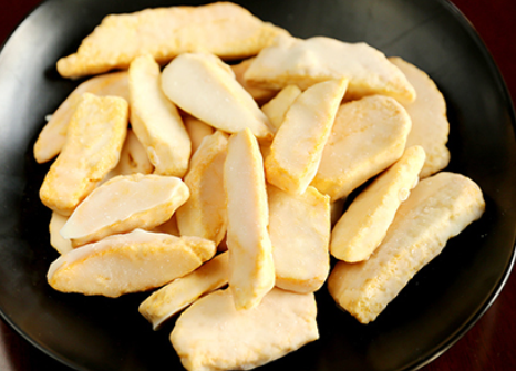 Freeze-dried yellow peach chips