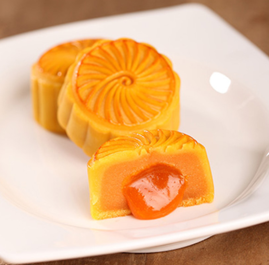 Cream Custard Mooncake with Flow Core
