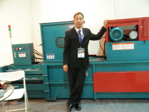 Plastic bottle baler is a new type of environmental protection equipment