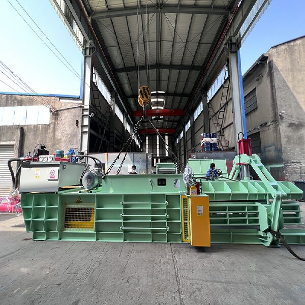Enfardadeira de resíduos de papel, melhora o valor do transporte de materiais e da reciclagem