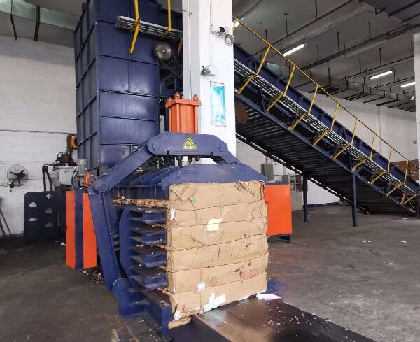 What Core Performance Characteristics Should Be Considered When Purchasing a Waste Paper Baler?