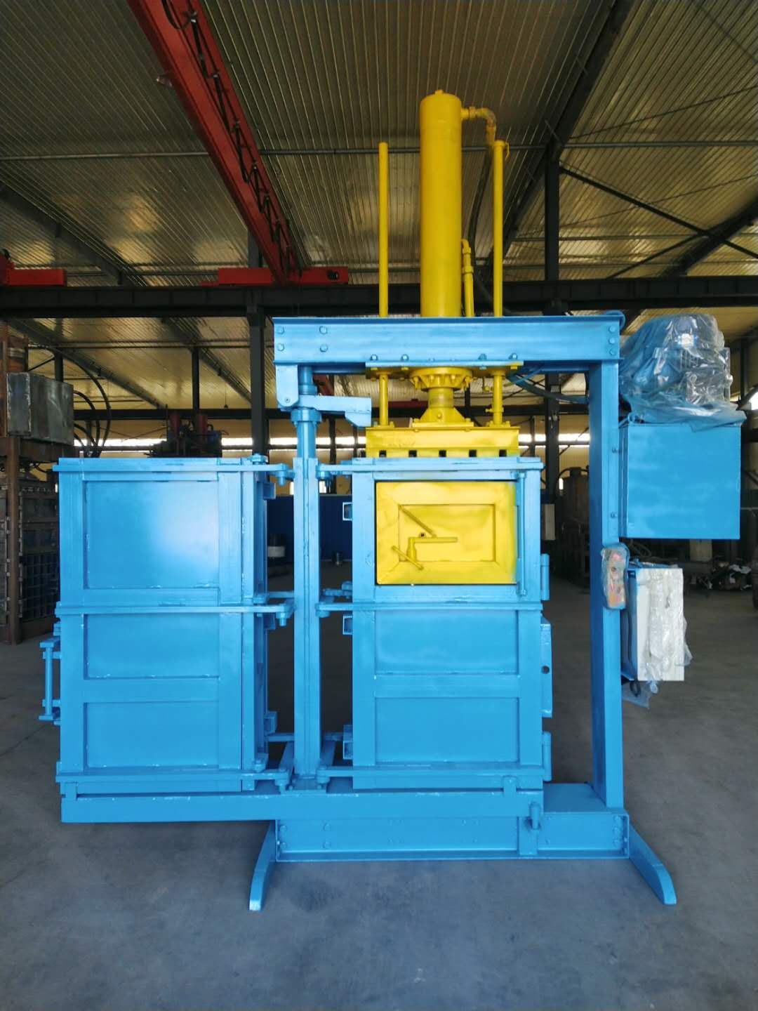 Second-Hand Clothing Compactor