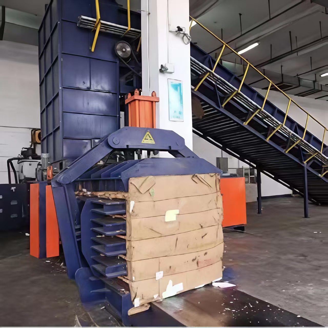 How To Achieve Fully Automatic Operation Of Waste Cardboard Balers?