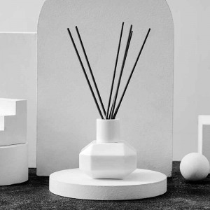 China Wholesale Matte Black Reed Diffuser Suppliers – 
 White 100ml Bathroom Aroma Reed Diffuser Glass Bottle – Nayi