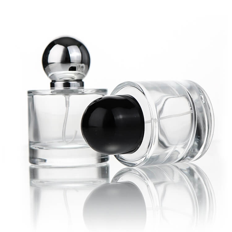 flacon de parfum en verre transparent