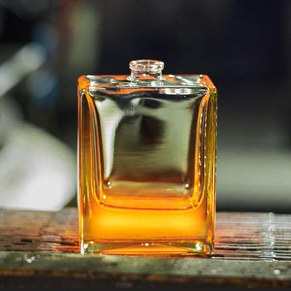 The Timeless Perfume Packaging Trend: Minimalist Perfume Glass Bottles