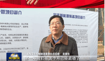 How do closed-loop cooling towers help businesses reduce energy consumption?