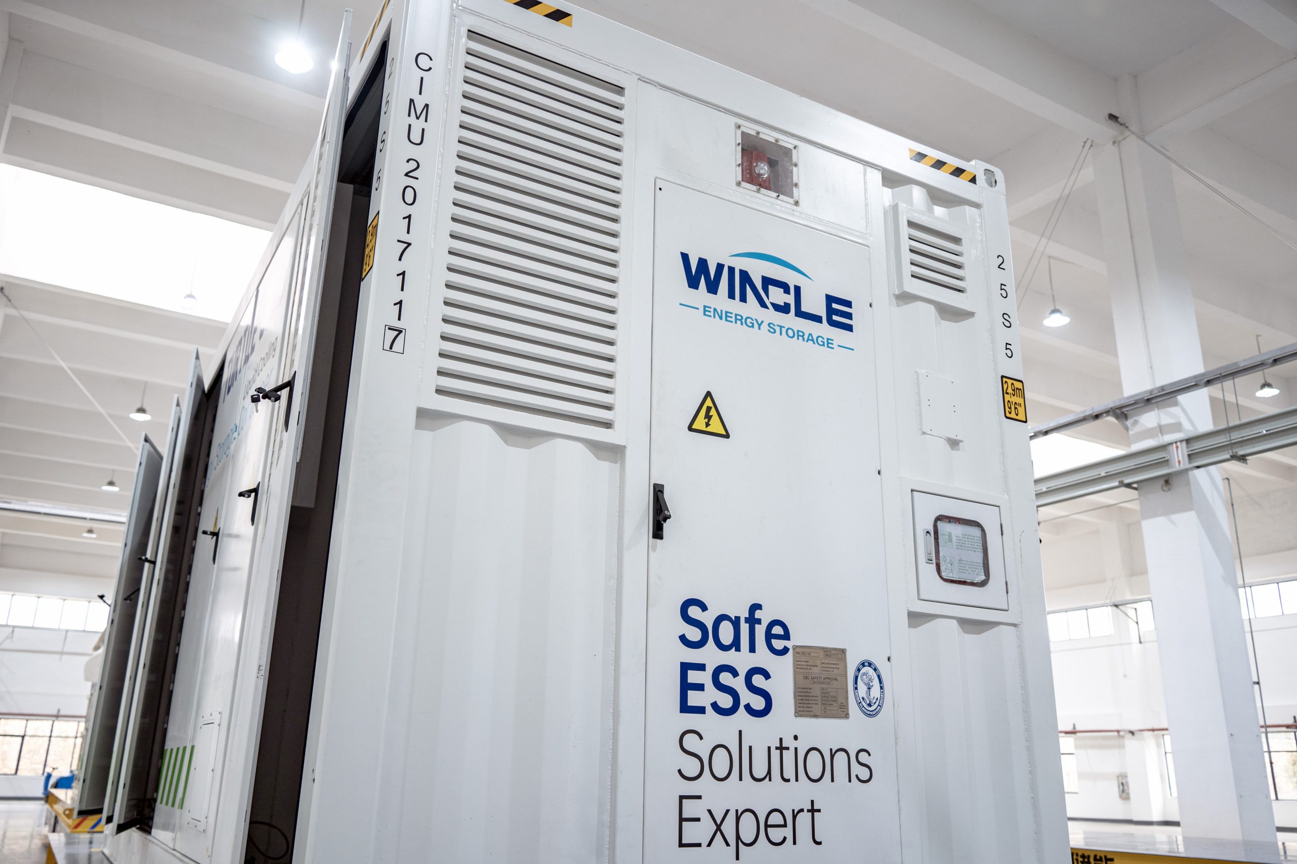 သင့်အိမ်ပြင်စွမ်းအင်သိုလှောင်ခန်းအတွက် ပြုပြင်ထိန်းသိမ်းမှု အကြံပြုချက်များ