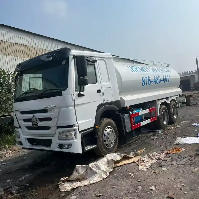HOWO 4X2 WATER TANK TRUCK
