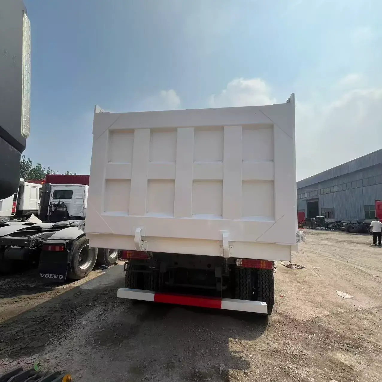 HOWO 4×2 DUMP TRUCK