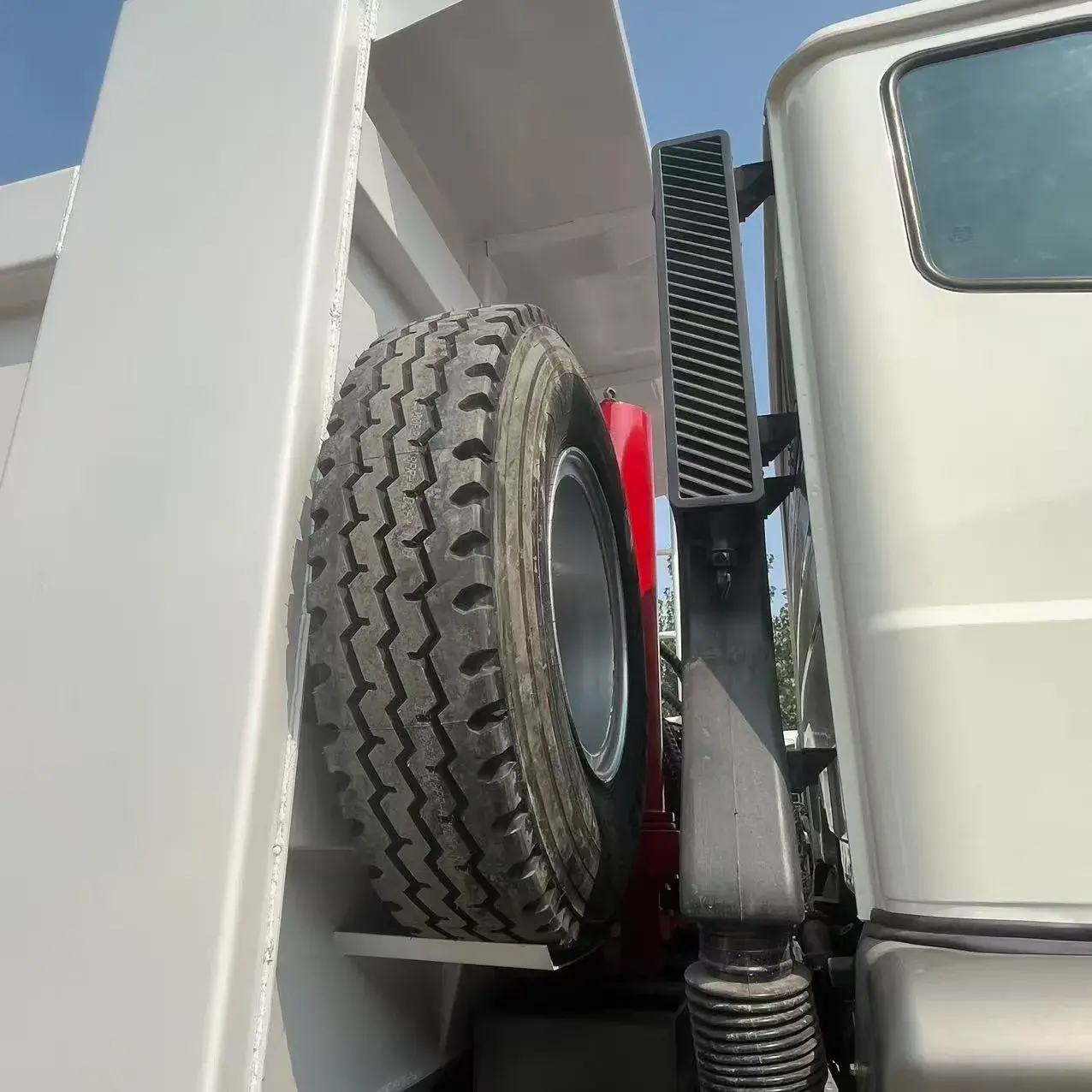 HOWO 4×2 DUMP TRUCK