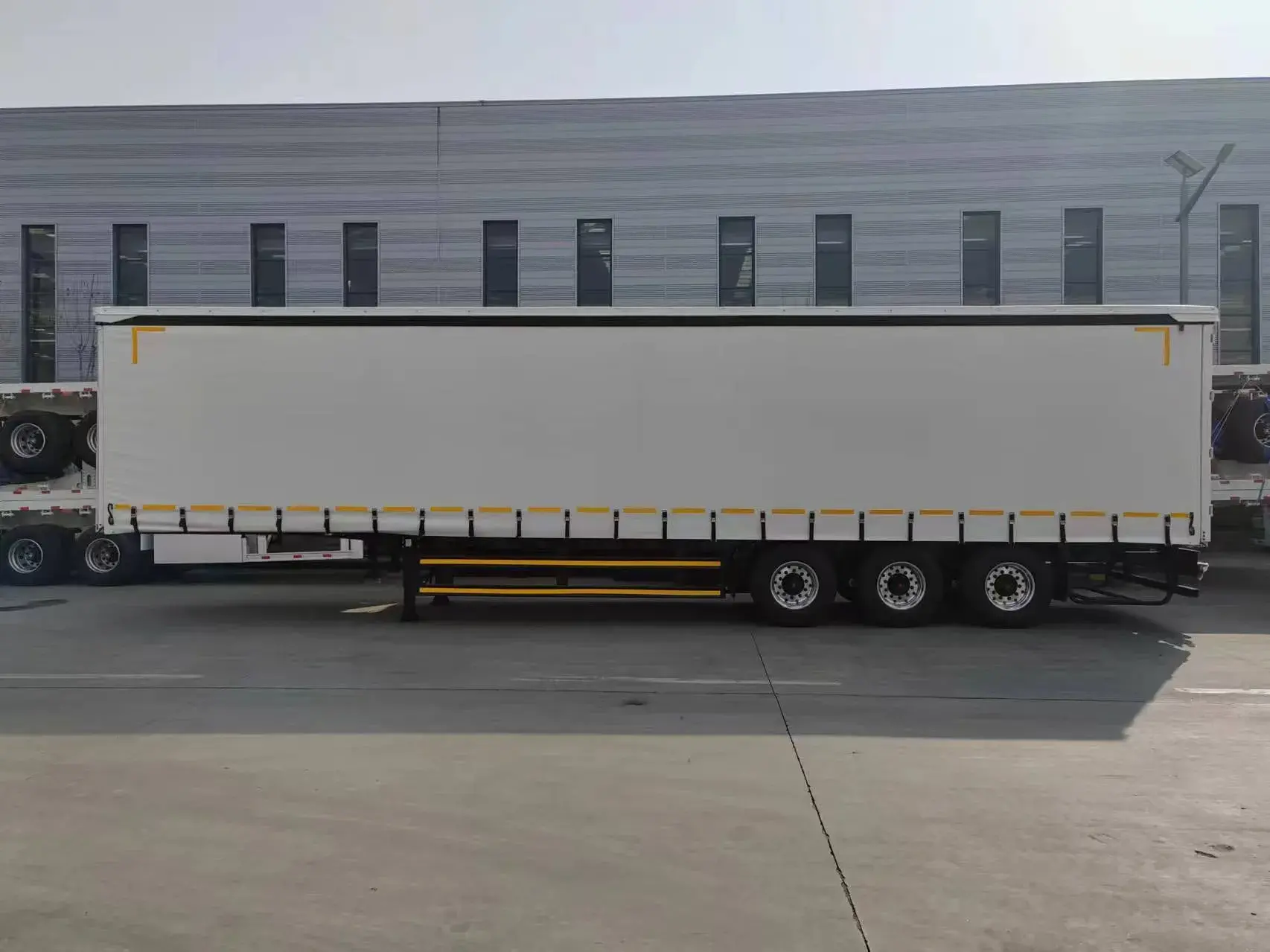 SIDE CURTAIN SEMI-TRAILER