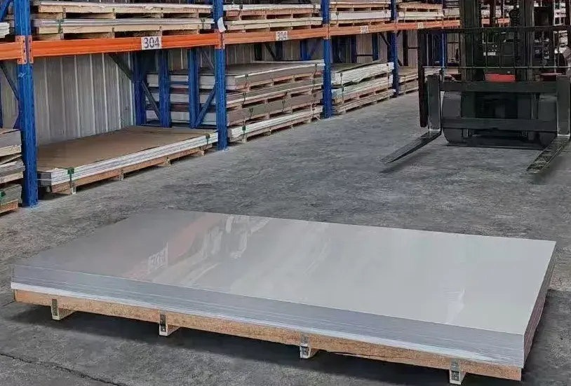 Stainless steel sheet for construction machinery and fabrication