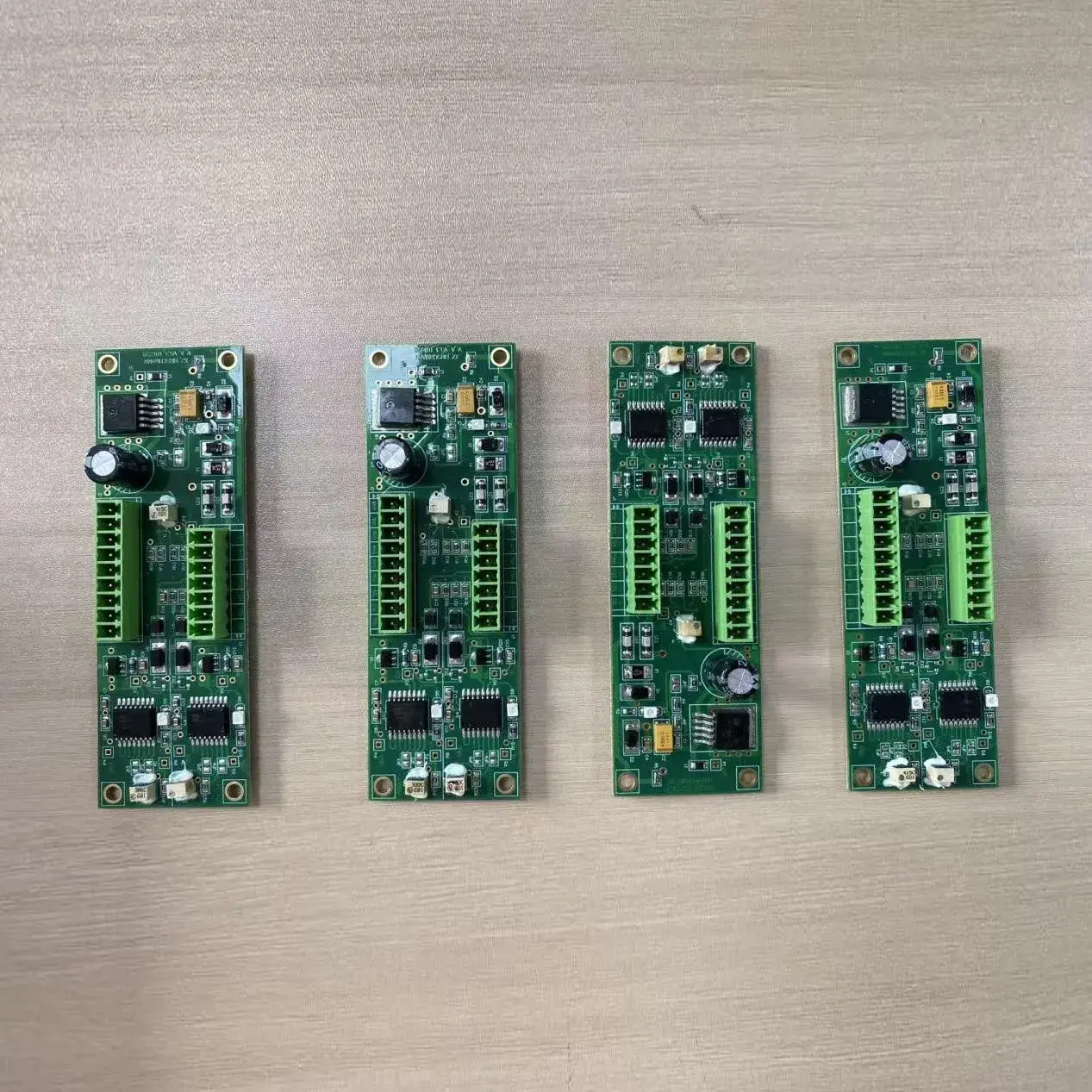 Doska na monitorovanie a ochranu prúdu pre skriňu káblovej cievky žeriavového modelu 208