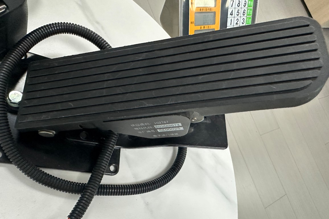 Pedala Lezkera Elektronîkî ji bo Makîneyên Avakirinê