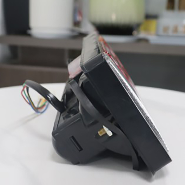 XCMG kraan oud model 25K universele driekleurige achterlichtmontage