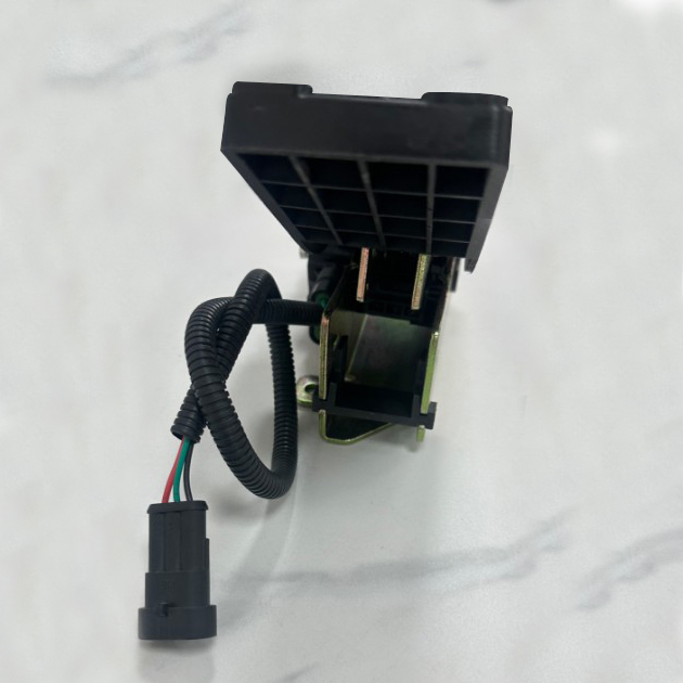 Електронен педал на газта за строителни превозни средства