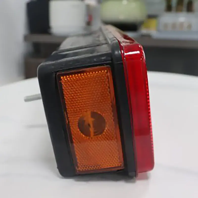 XCT 5T/8T ունիվերսալ հետևի լույս