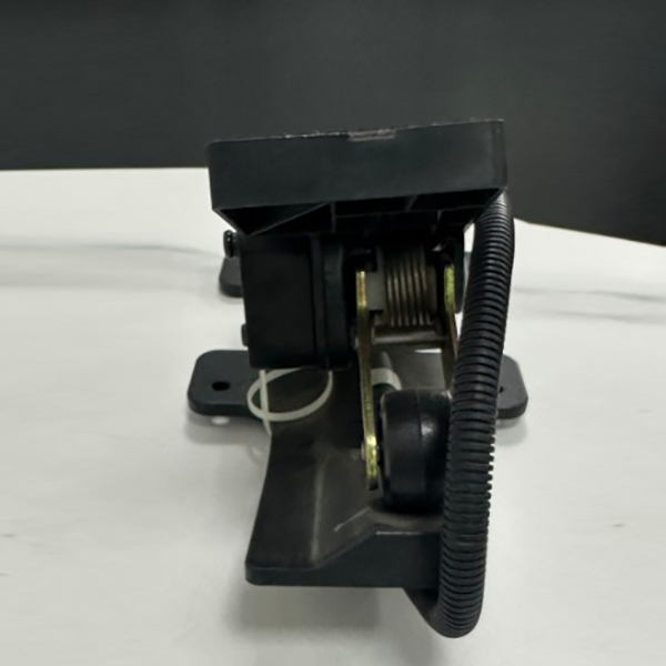 Электронная педаль газа для строительной техники