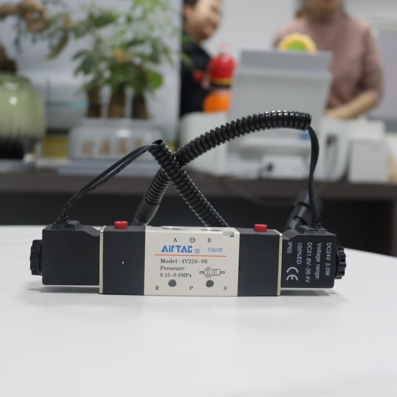 Van điện từ đôi 4V220-08 5/2 chiều