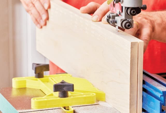 Deciding Between a Jigsaw or a Bandsaw, Scroll Saw, Jig Saw, Band Saw, Benchtop Bandsaw, and Choosing the Right Jigsaw Blade or Saw Blade