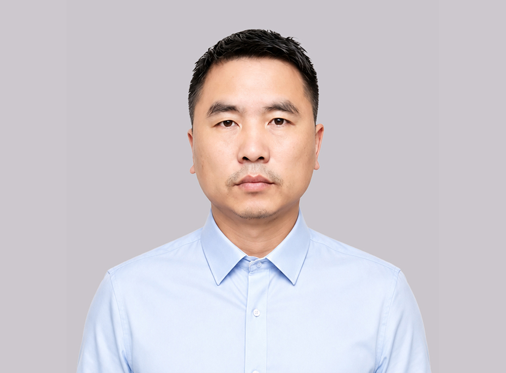 Chen Hua management portrait