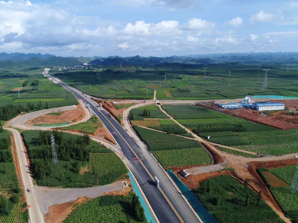 云南曲靖洛坝高速公路路基土石方工程