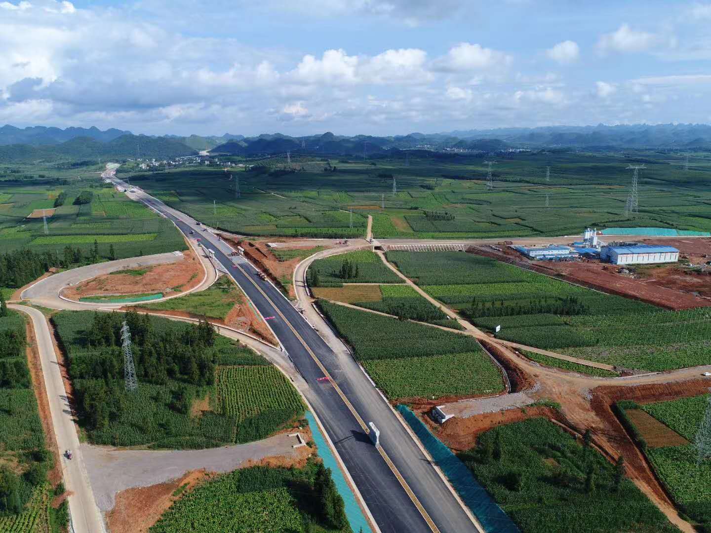 Yunnan Qujing Luoba Expressway Subgrade Earthwork Project