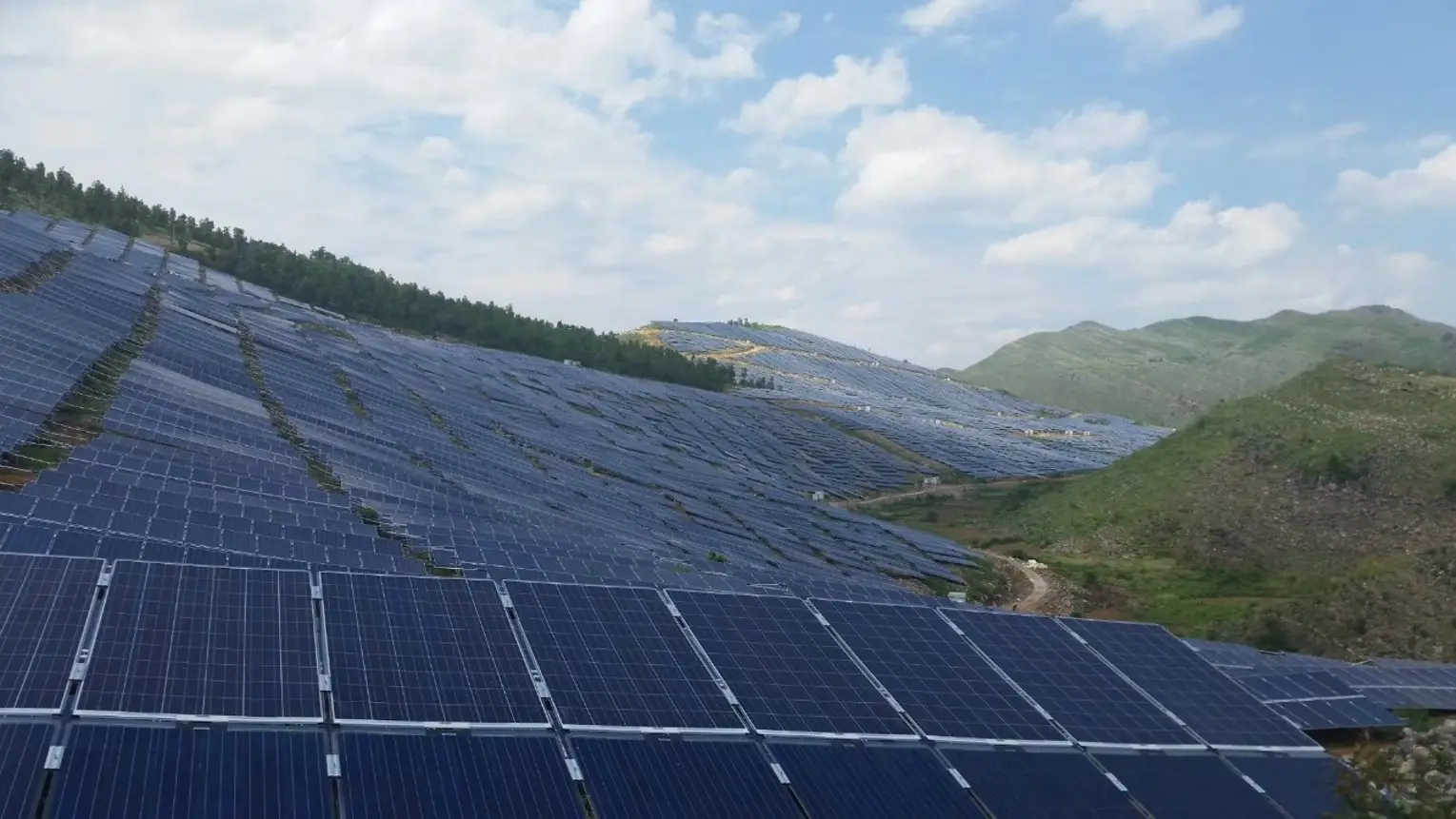 Mountainous photovoltaic power station